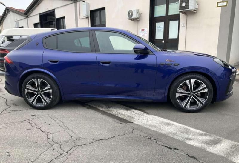 Usata Maserati Grecale Folgore 409 kW (557 CV) 2024 Blu/azzurro SUV