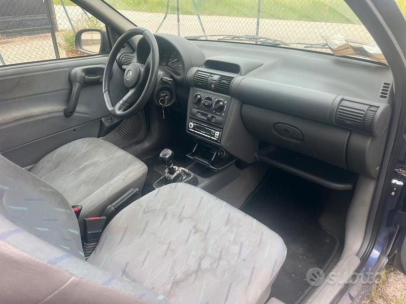 Usata Opel Corsa 45 CV (33 kW) 1995 Blu Utilitaria