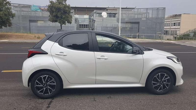 Usata Toyota Yaris Hybrid Style 92 CV (67 kW) 2022 Bianco Berlina
