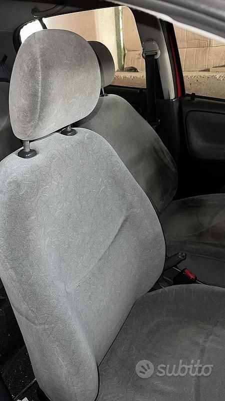 Usata Toyota Yaris 2000 Utilitaria
