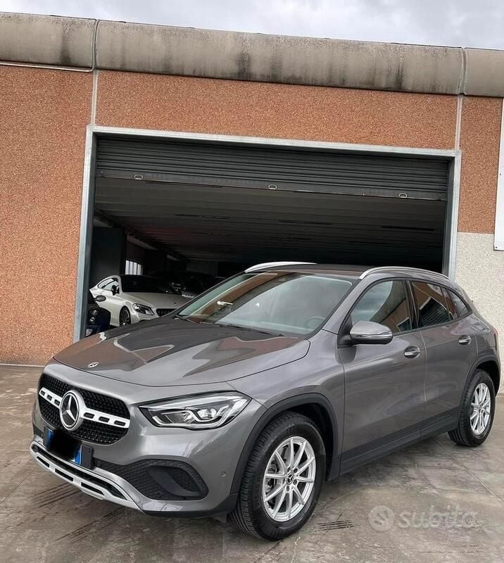 Usado Mercedes GLA200 Business 150 CV (110 kW) 2022 Gris SUV