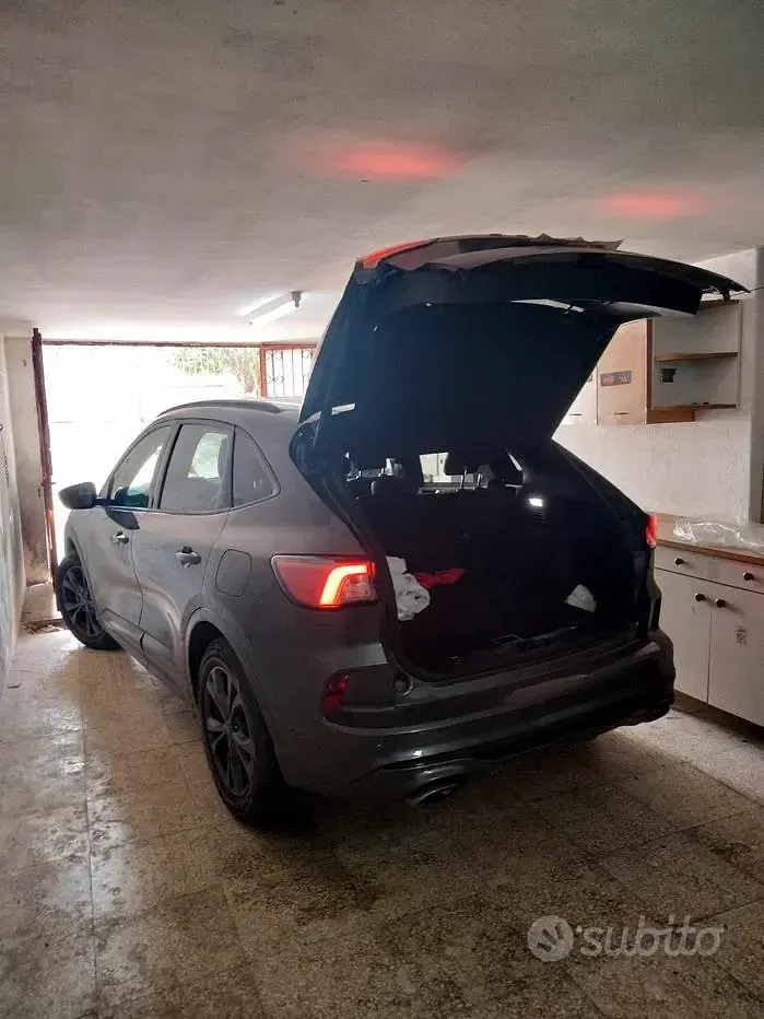 Usata Ford Kuga ST-Line X 120 CV (88 kW) 2022 Grigio SUV
