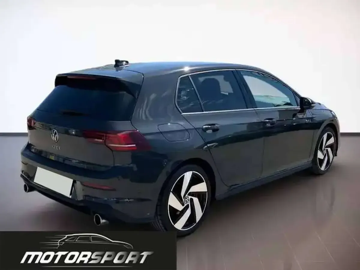 Usata VW Golf VIII Style 265 CV (194 kW) 2024 Urano grey Berlina