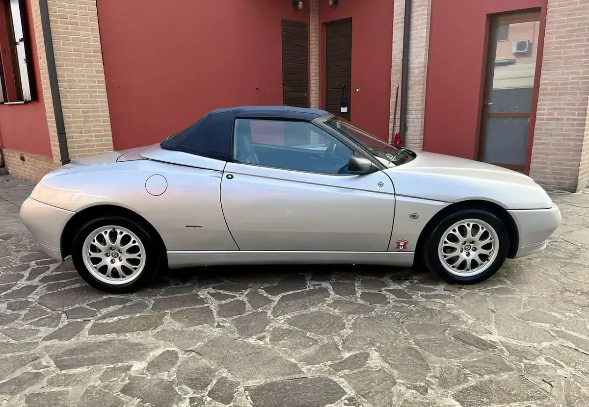 Begagnad Alfa Romeo Spider 155 HK (114 kW) 2000 Other Cab