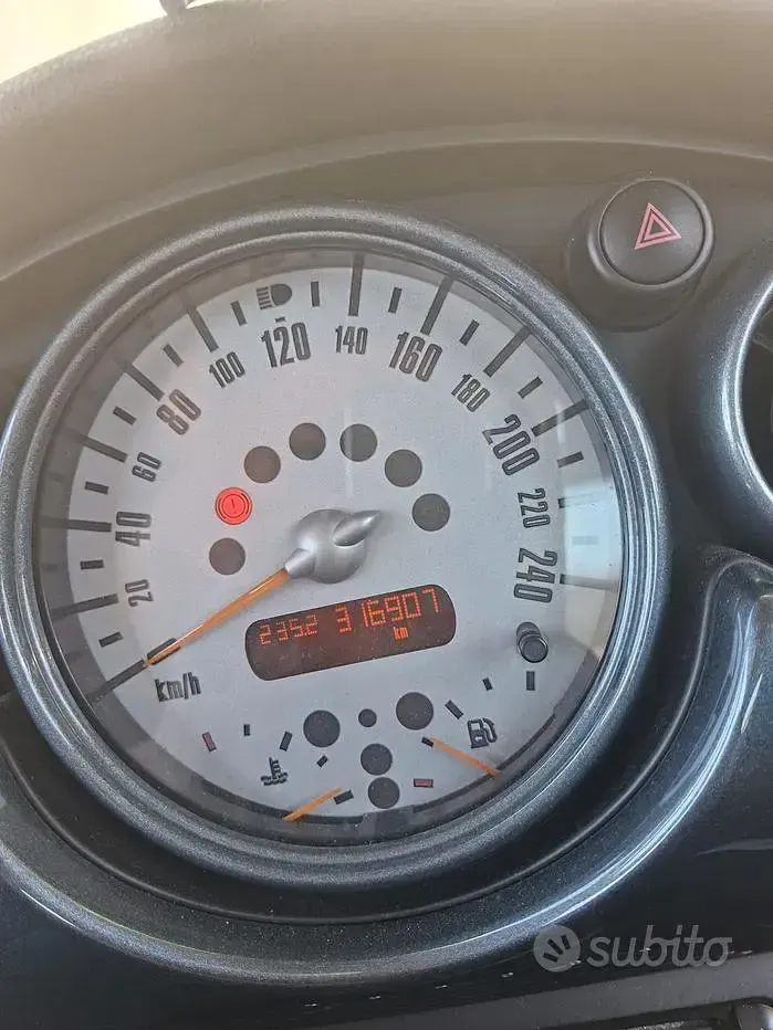 Usata Mini One D 75 CV (55 kW) 2004 Grigio Utilitaria