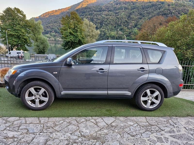 Usata Mitsubishi Outlander 140 CV (102 kW) 2007 Gray SUV