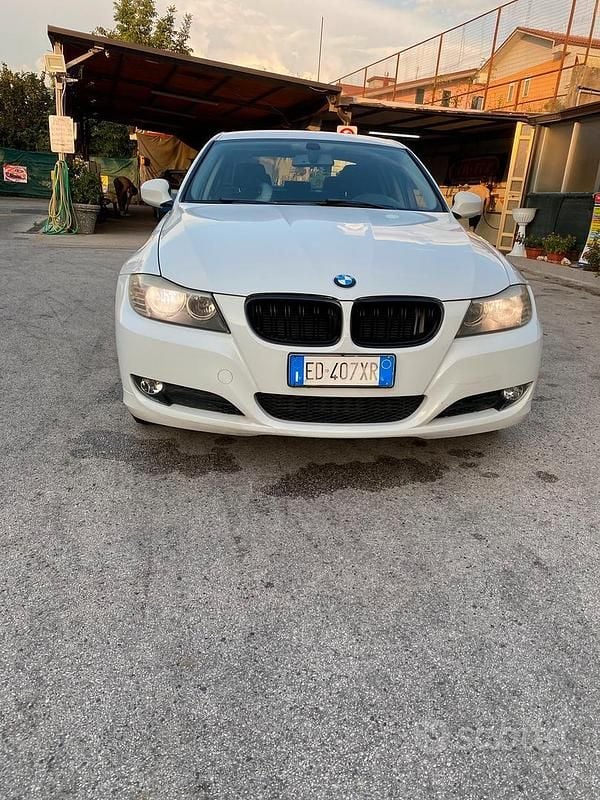Usata BMW 118 143 CV (105 kW) 2010 Bianco Utilitaria