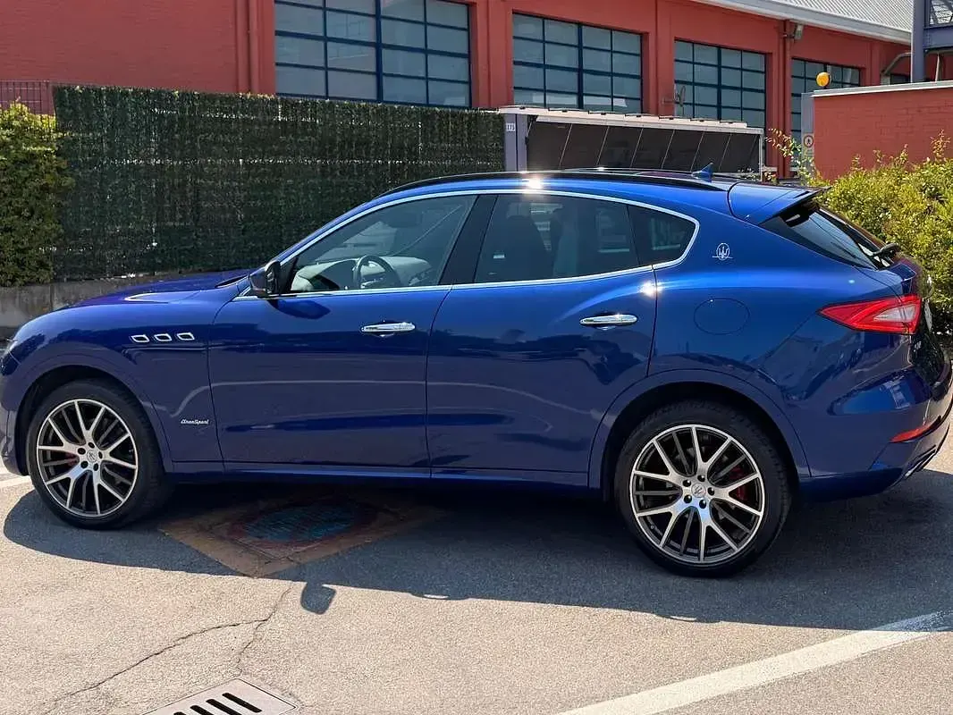Usata Maserati Levante 349 CV (256 kW) 2017 Blu/azzurro SUV