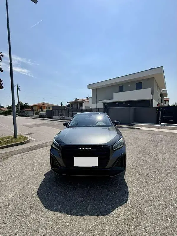 Usata Audi Q2 Ambiente 150 CV (110 kW) 2023 Grigio SUV