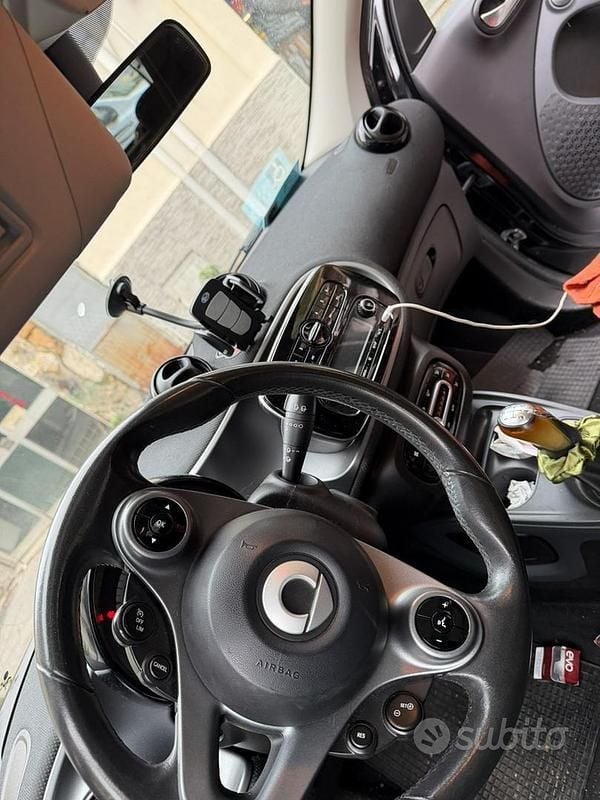 Usata Smart ForFour 71 CV (52 kW) 2016 Nero Utilitaria