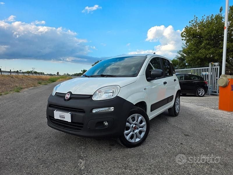 Usata Fiat Panda 4x4 Pop 85 CV (62 kW) 2019 Bianco Utilitaria