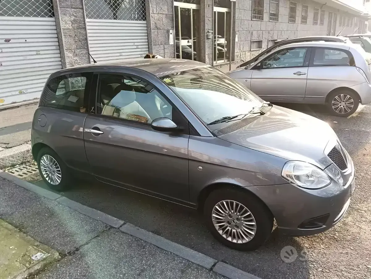 Usata Lancia Ypsilon 60 CV (44 kW) 2011 Grigio Utilitaria
