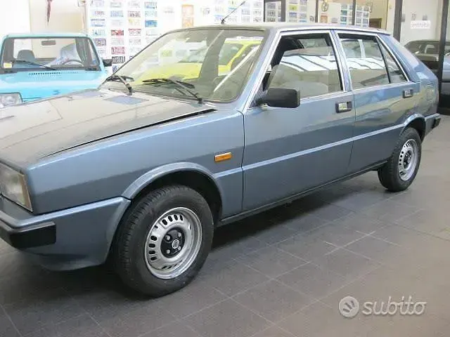 Usata Lancia Delta 78 CV (57 kW) 1985 Blu Utilitaria