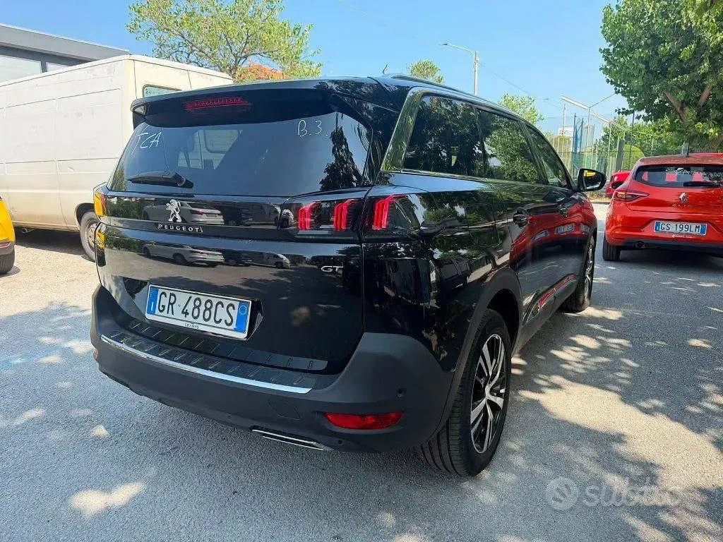 Usata Peugeot 5008 GT 131 CV (96 kW) 2023 Nero SUV