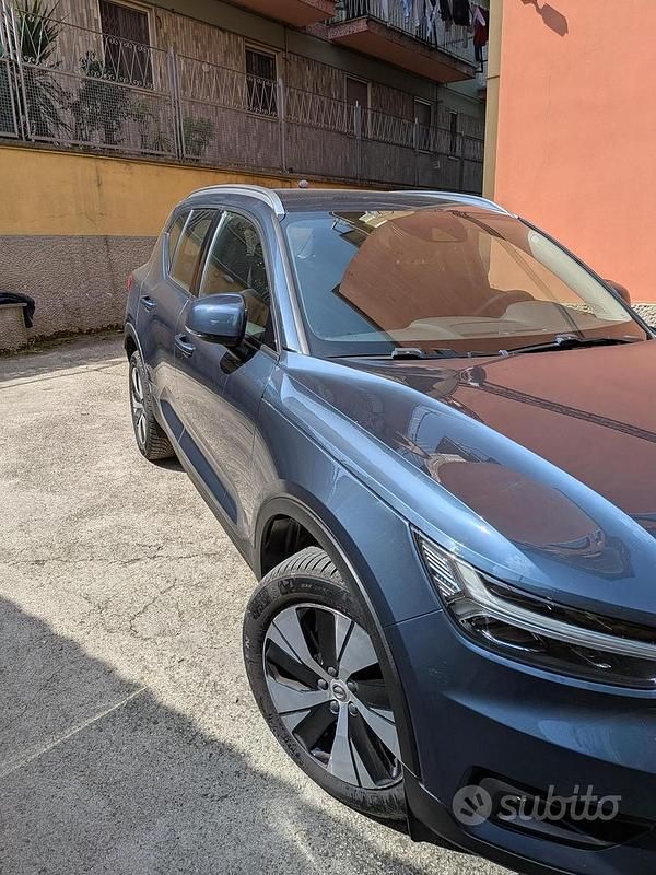 Usata Volvo XC40 129 CV (94 kW) 2021 Blu SUV