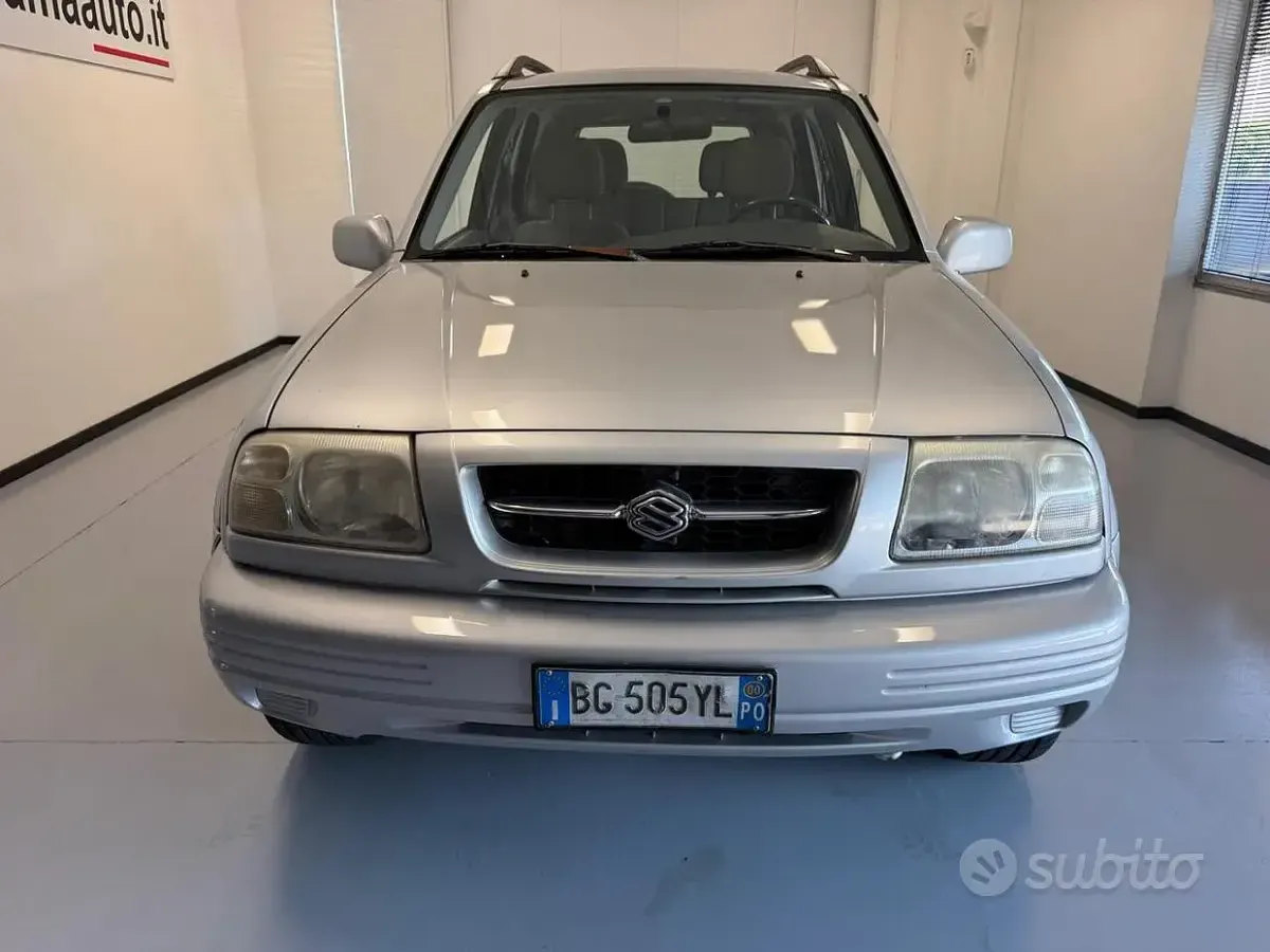 Usata Suzuki Grand Vitara 128 CV (94 kW) 2000 Grigio SUV