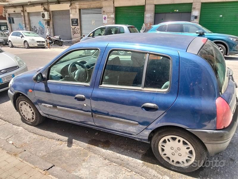 Usata Renault Clio II 58 CV (42 kW) 2000 Blu Utilitaria