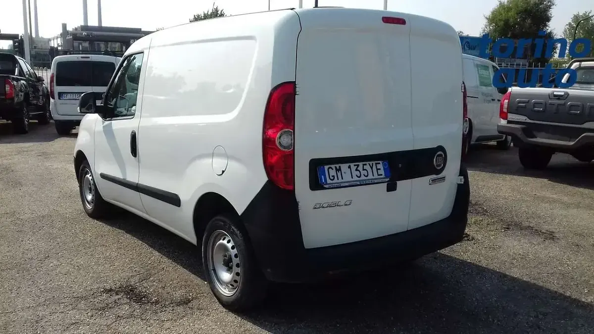 Usata Fiat Doblò 105 CV (77 kW) 2023 Bianco Monovolume