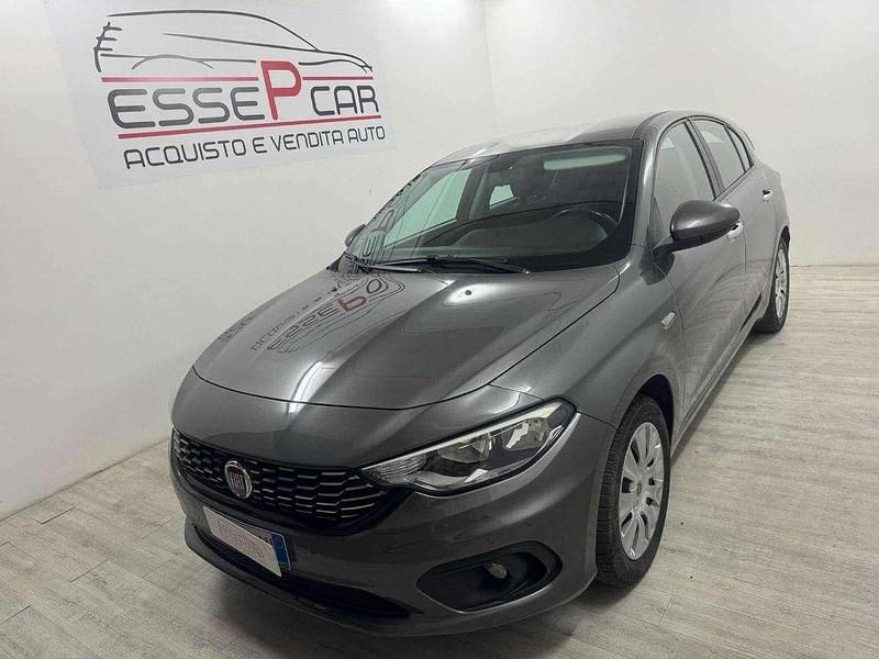 Grigio Usata 2016 Fiat Tipo Lounge Tre volumi | 7900 € (Buon prezzo) - Immagine 1/4