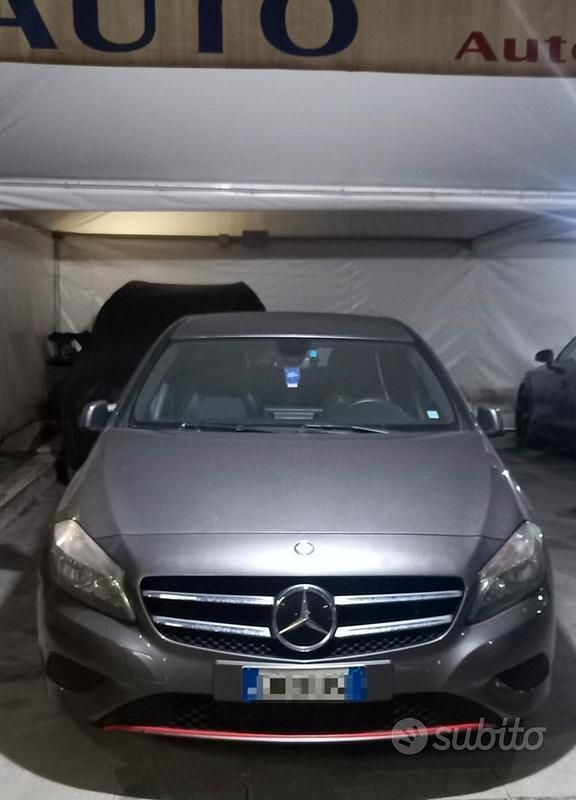Grigio Usata 2012 Mercedes A180 Premium Tre volumi | 7999 € (Buon prezzo) - Immagine 1/1