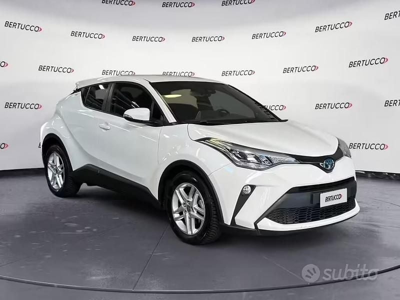 Usata Toyota C-HR Active 122 CV (89 kW) 2023 Bianco SUV