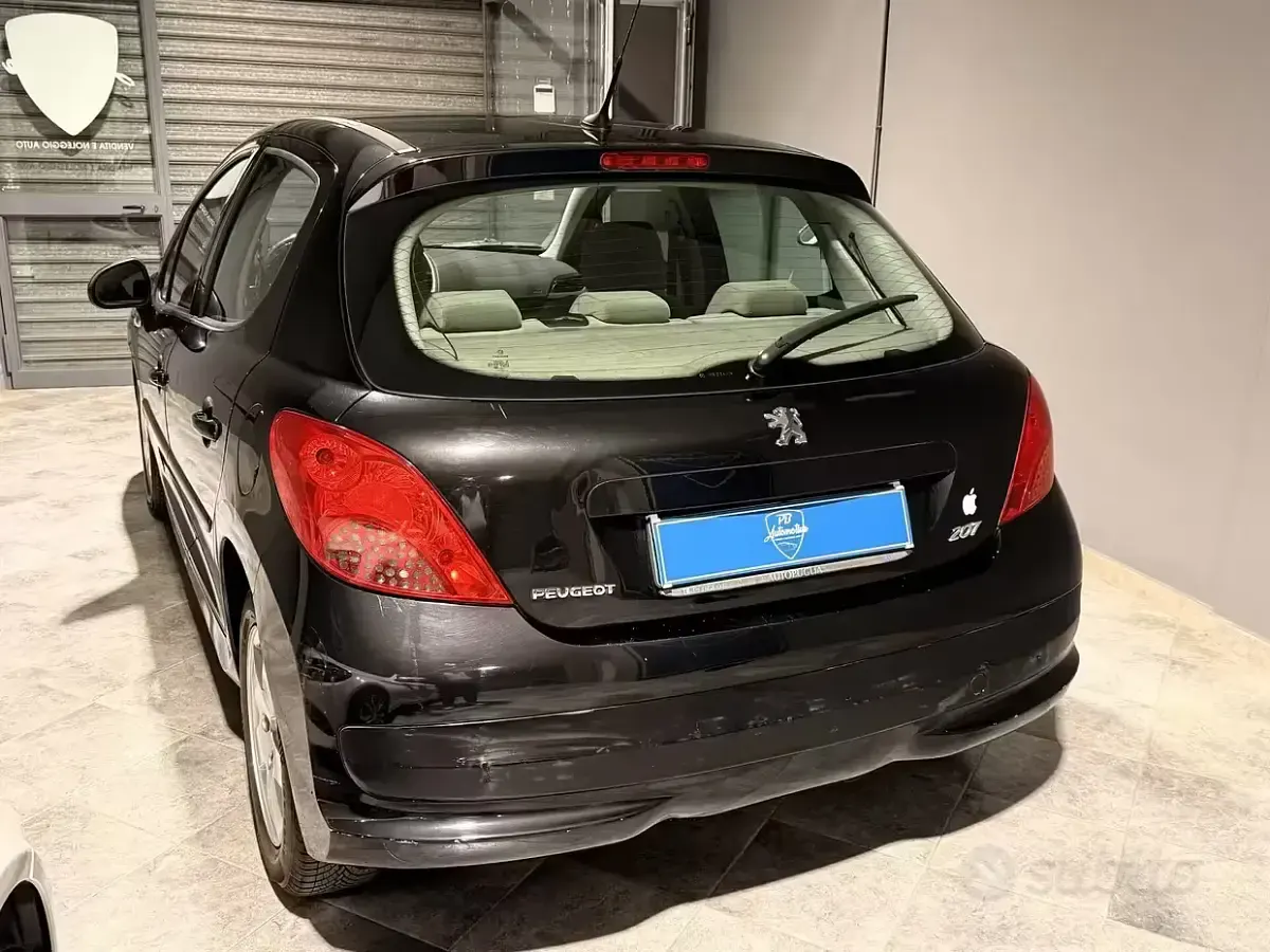 Usata Peugeot 207 68 CV (50 kW) 2007 Nero Berlina