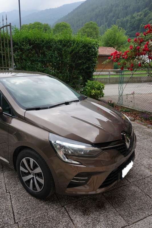 Usata Renault Clio V Intens 91 CV (66 kW) 2021 Marrone Berlina