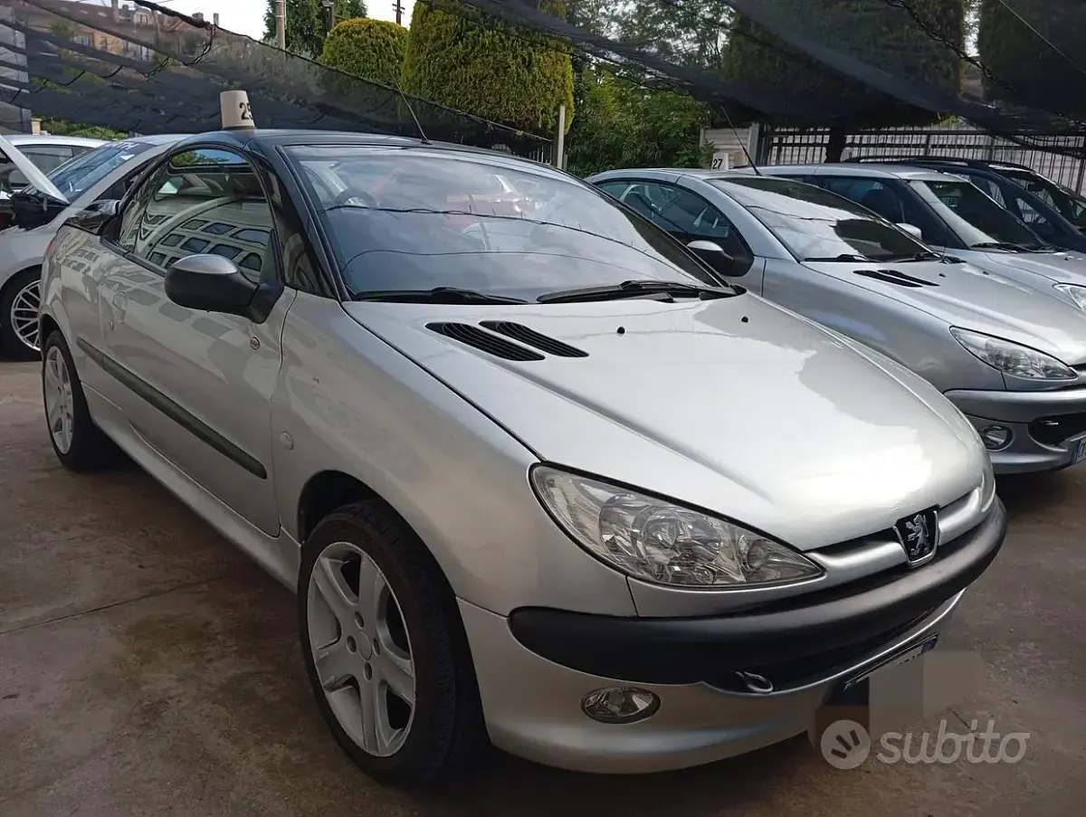 Usata Peugeot 206 CC 109 CV (80 kW) 2002 Grigio Cabrio