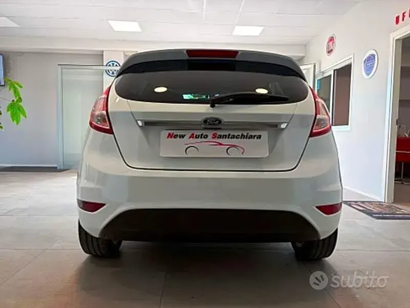 Usata Ford Fiesta Titanium 95 CV (69 kW) 2016 Bianco Utilitaria