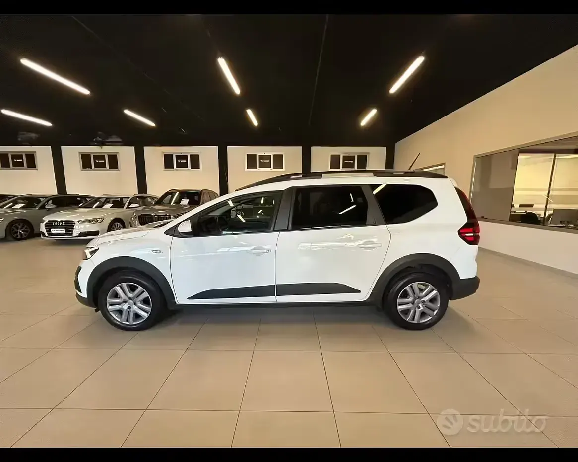 Käytetty Dacia Jogger Comfort 110 HP (80 kW) 2023 Valkoinen Tila-auto