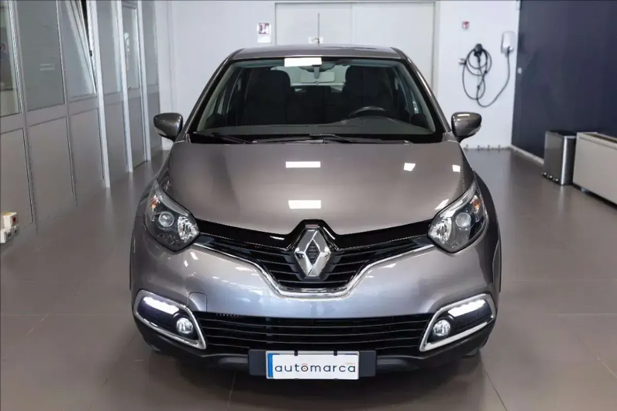 Usata Renault Captur 90 CV (66 kW) 2014 Grigio metallizzato SUV