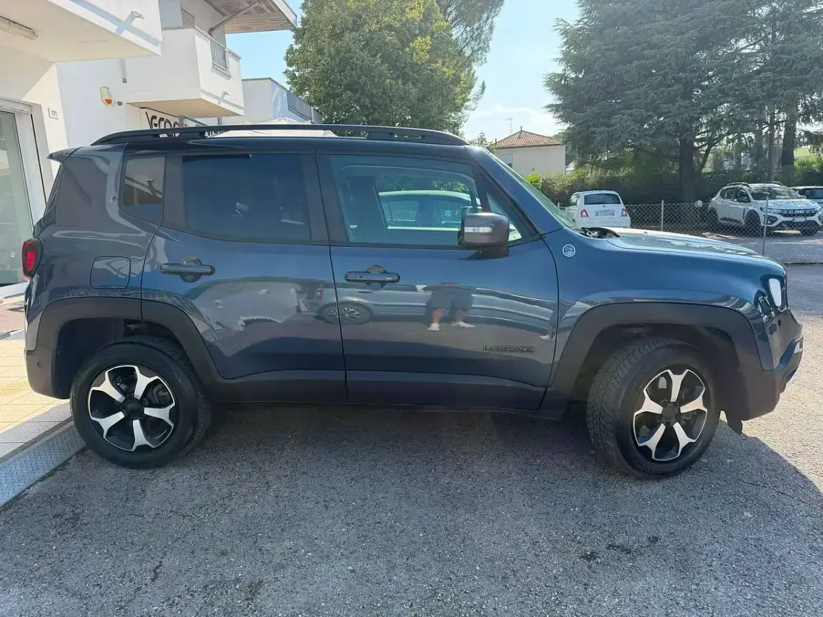 Usata Jeep Renegade Trailhawk 179 CV (131 kW) 2021 Blu/azzurro SUV