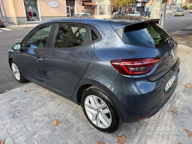 Usata Renault Clio V Techno 91 CV (66 kW) 2022 Grigio Berlina