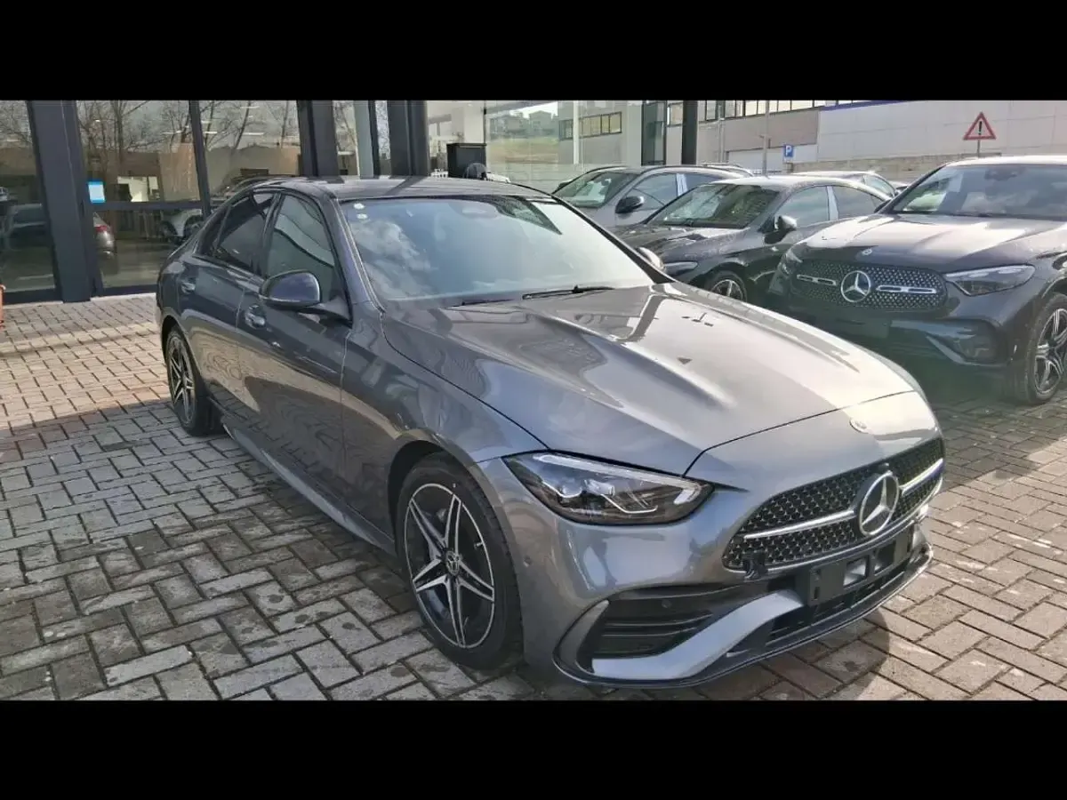 Nuova Mercedes C220 200 CV (147 kW) 2025 Grigio selenite