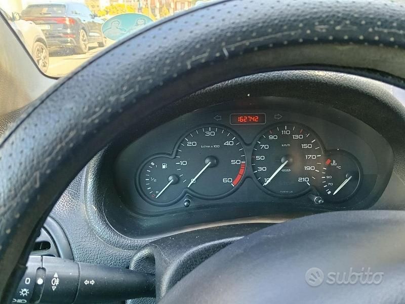 Usata Peugeot 206 68 CV (50 kW) 2005 Utilitaria