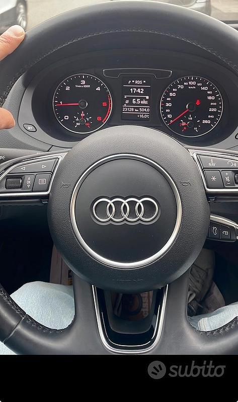 Käytetty Audi Q3 150 HP (110 kW) 2016 Musta Katumaasturi