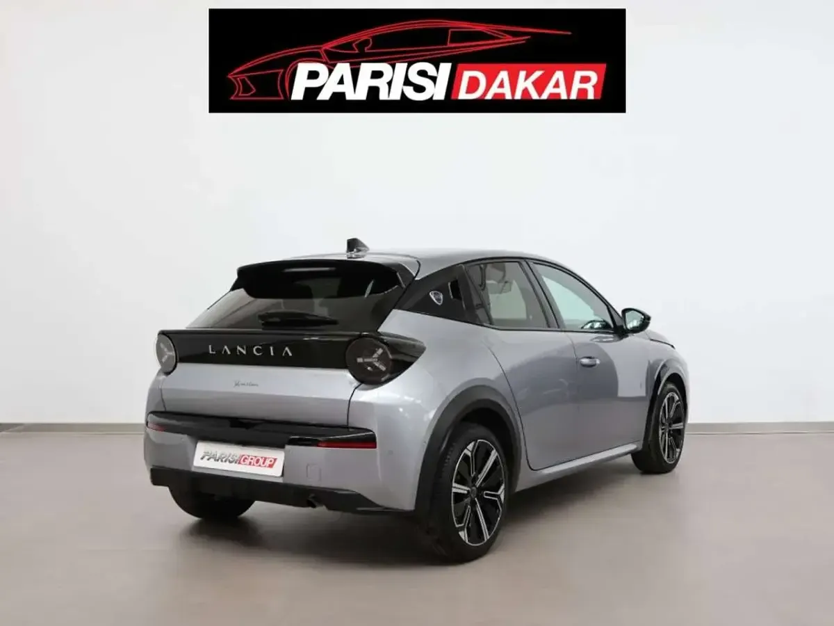 Usata Lancia Ypsilon 101 CV (74 kW) 2025 Grigio granito Utilitaria