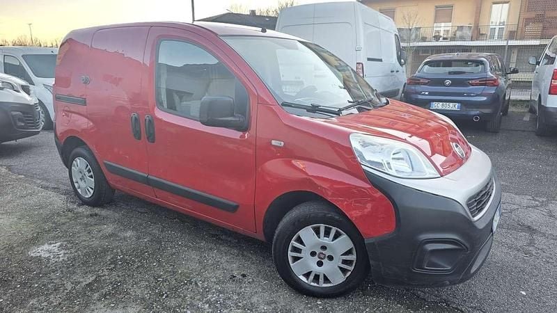 Usata Fiat Fiorino 77 CV (56 kW) 2016 Rosso / pastello Monovolume