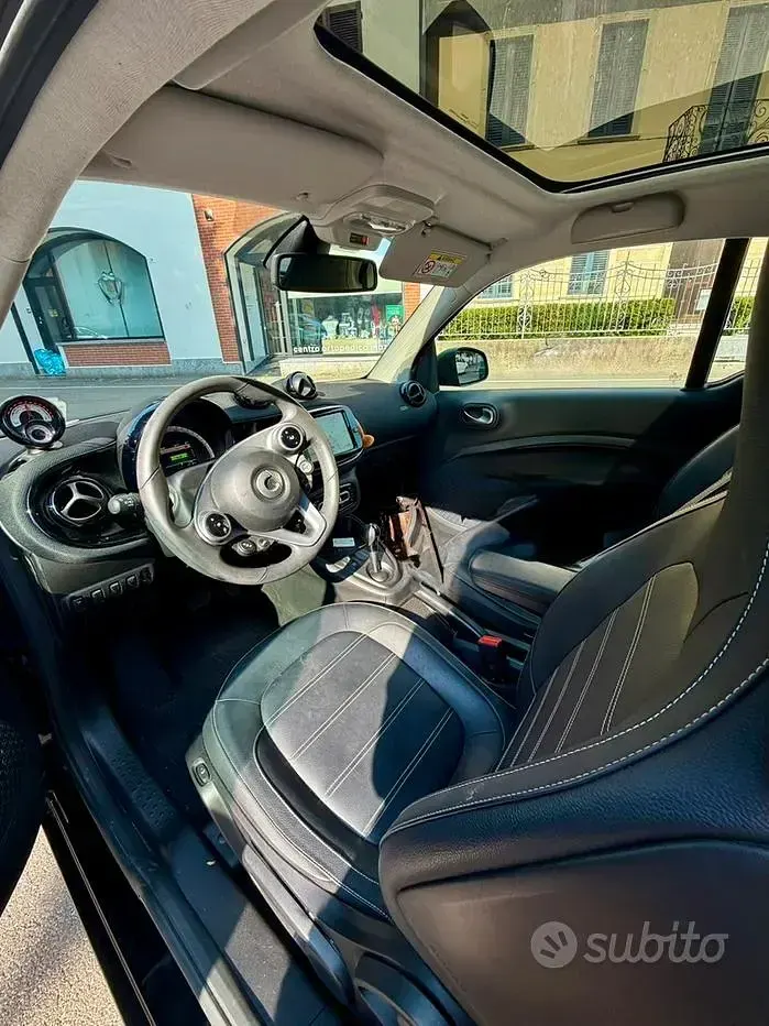 Usata Smart ForTwo Electric Drive 52 kW (71 CV) 2023 Nero Berlina