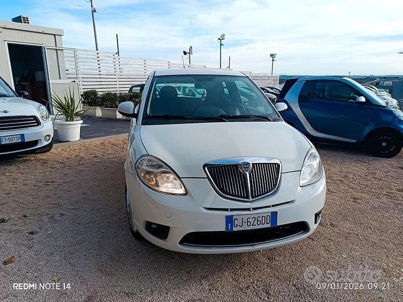 Usata Lancia Ypsilon 75 CV (55 kW) 2011 Bianco Utilitaria