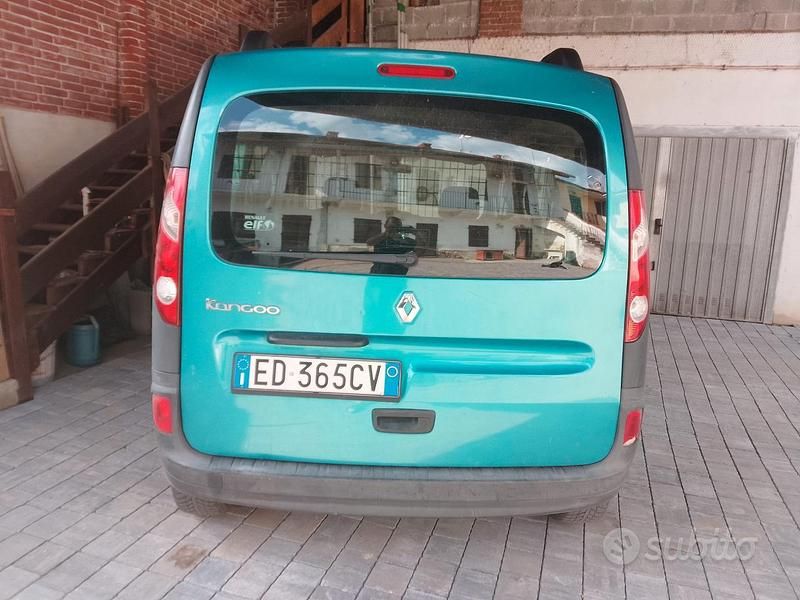 Verde Usata 2010 Renault Kangoo Tre volumi | 4500 € (Cara) - Immagine 1/4