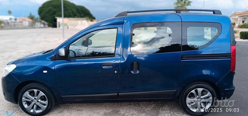Usata Dacia Dokker 90 CV (66 kW) 2015 Blu Monovolume