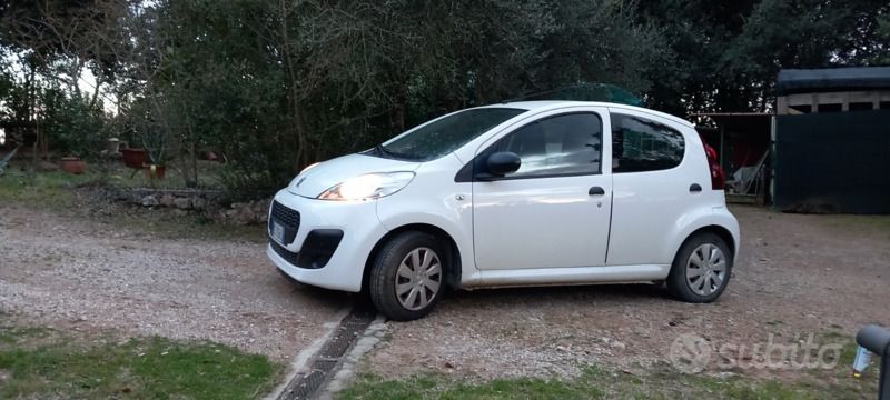 Bianco Usata 2013 Peugeot 107 Utilitaria | 5900 € (Buon prezzo) - Immagine 1/1