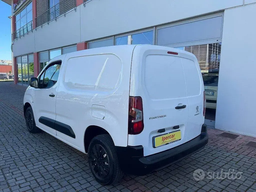 Usata Peugeot Partner 102 CV (75 kW) 2021 Bianco Monovolume