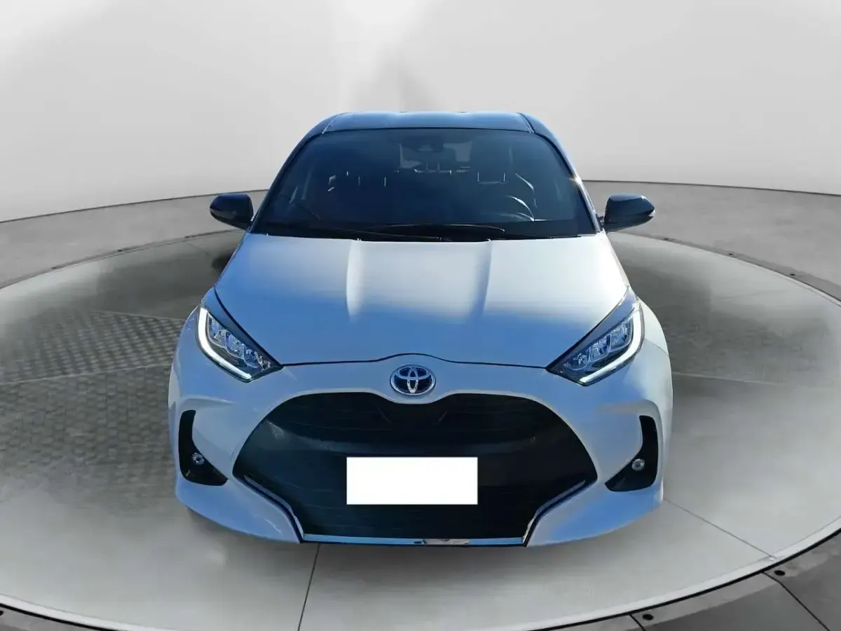 Usata Toyota Yaris Hybrid Style 92 CV (67 kW) 2021 Bianco Utilitaria