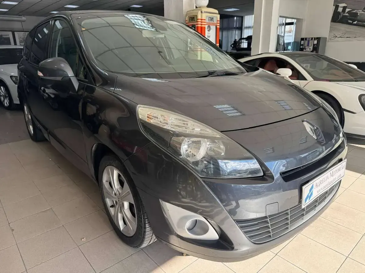 Usata Renault Grand Scénic II Dynamique 106 CV (77 kW) 2009 Grigio Monovolume