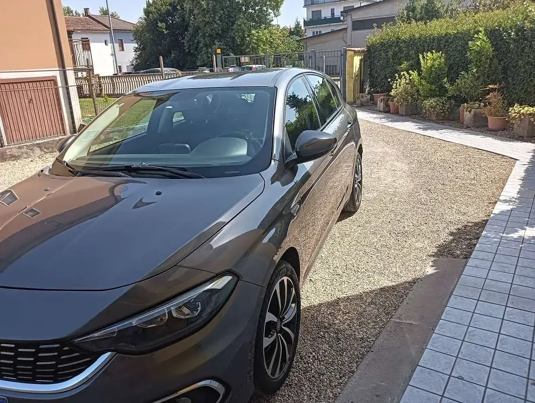 Usata Fiat Tipo Lounge 120 CV (88 kW) 2017 Grigio Berlina