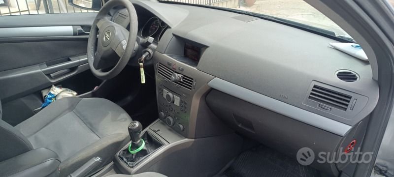 Usata Opel Astra 101 CV (74 kW) 2006 Grigio Berlina