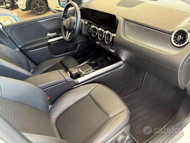 Usata Mercedes B200 150 CV (110 kW) 2022 Bianco Monovolume