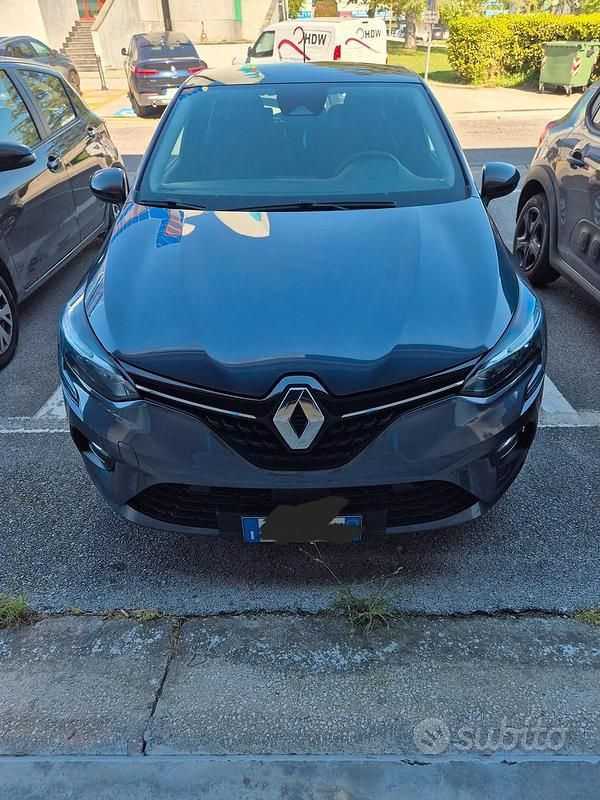 Usata Renault Clio V 101 CV (74 kW) 2021 Grigio Utilitaria